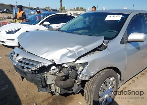 2013 Toyota Corolla Le z USA, uszkodzony, nr VIN 5YFBU4EE7DP213337